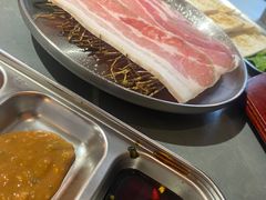 -围炉肉舍•炭烤活鳗•丹东海鲜烤肉(步行街店)