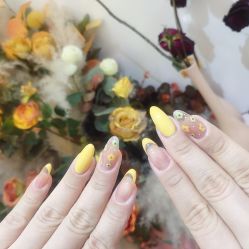 -花系美·美甲美睫精品店