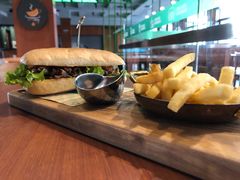 德式猪肘配夏巴塔-魏斯理汉堡(西安沣东吾悦店)