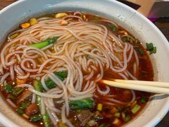 -爆炸头阿姨小四川正宗川味小吃(无任何分店)