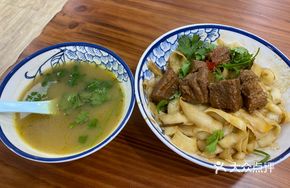 Red Beef Noodles with Knife-Sliced Noodles