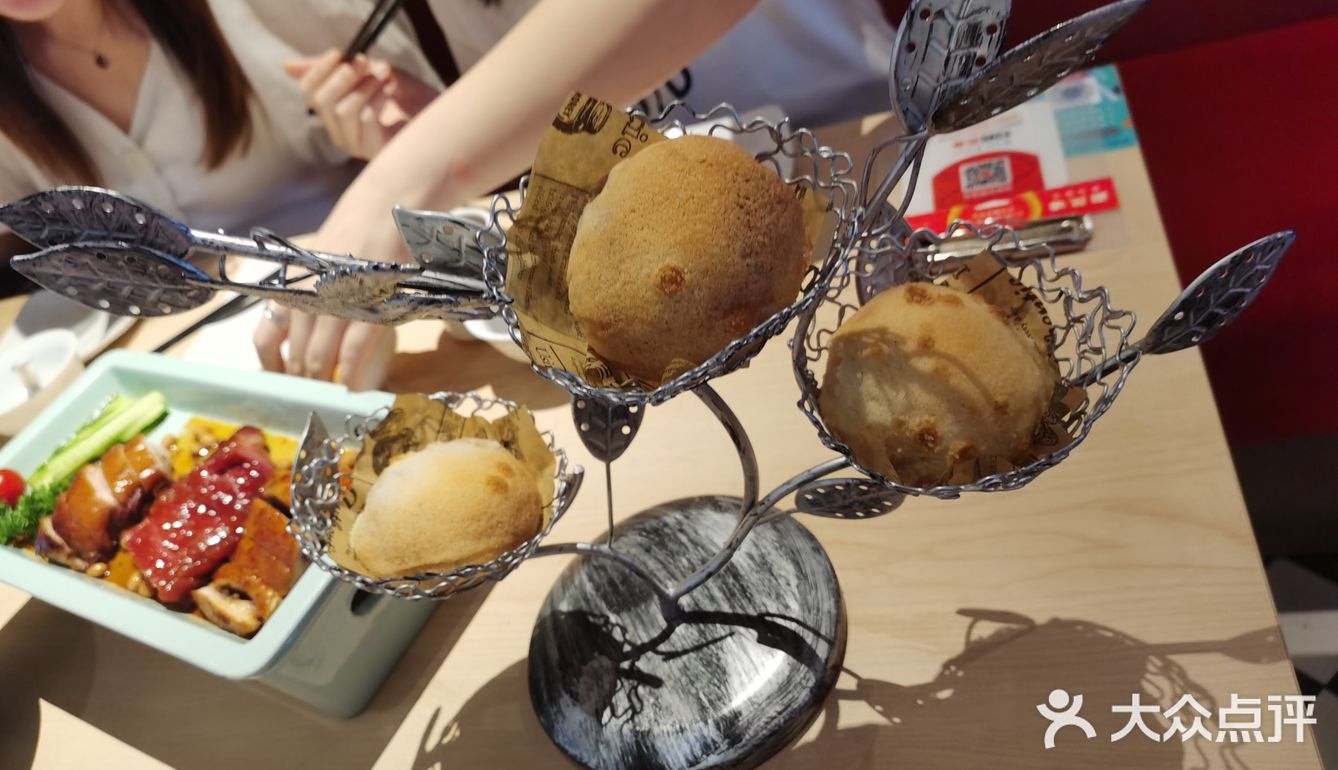 叉烧包值得招牌的名号，喜欢甜口的一定要尝
