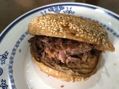 烧饼夹烧牛羊肉-老爆肚满五香烧牛羊肉