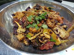 -愉肴麻辣香锅(中山路店)