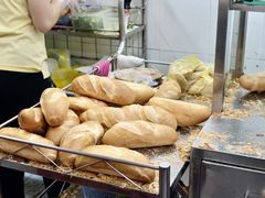 -Bánh Mì Huynh Hoa