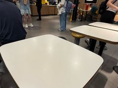 -麦当劳(上海虹桥站30B检票口楼上)