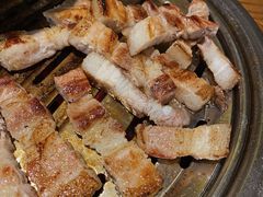 厚切五花肉-·缸桶屋·韩式牛肋条自助烤肉(西湖D11店)