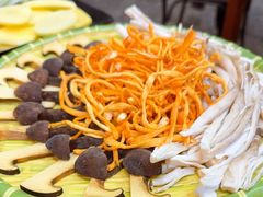 鲜菌拼盘-大理.老字号渝记酸萝卜乌鱼(古城总店)