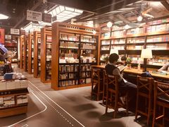 大堂-西西弗书店&矢量咖啡(凯德晶萃广场店)