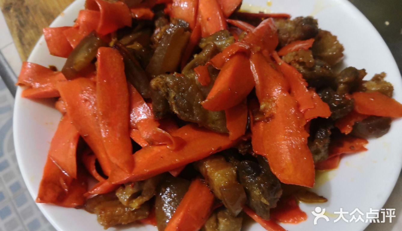 简单的家常菜-------胡萝卜炒肉～