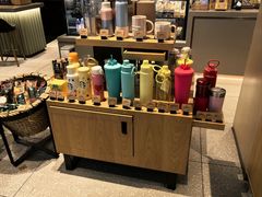 -星巴克臻选(上海中环广场2F店)