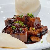不想多说，但东坡肉配馒头真的绝绝子！