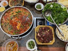-黄利砖万峰林布依特色酸笋牛肉馆