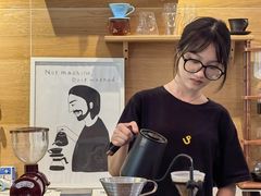 -彳亍咖啡·这里(水湾路店)