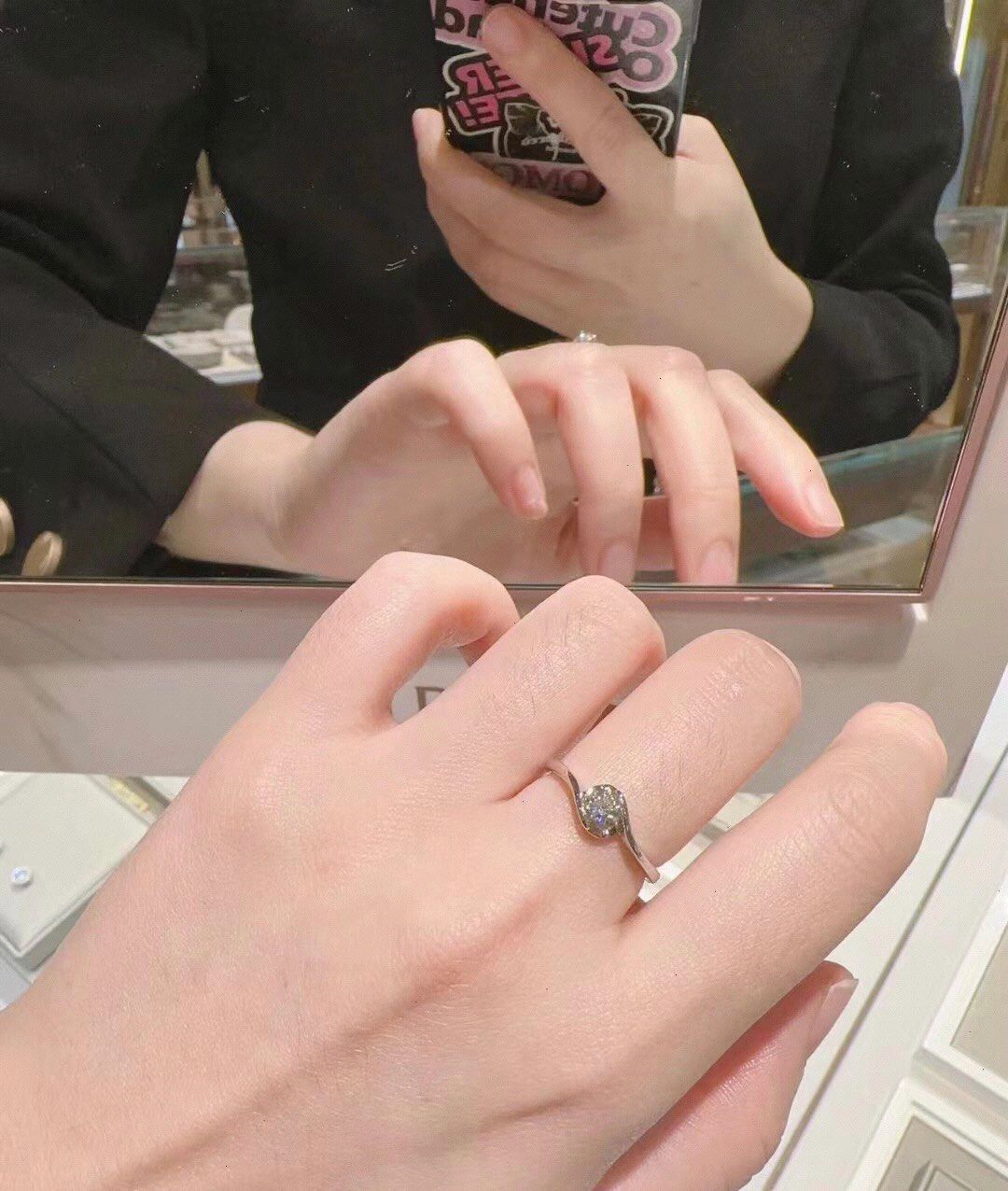 ido简约大方夹镶款钻戒