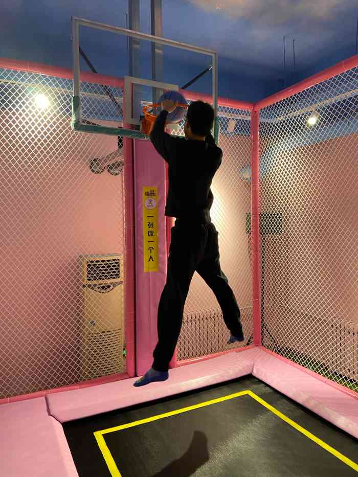 嗨boom蹦床公园-"新开的店,非常不错,这边离家还近一些,玩.