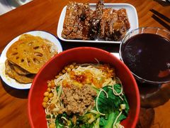 -爆炸头阿姨小四川正宗川味小吃(无任何分店)