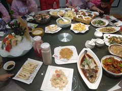 -鸿星花园酒家(银亿家园店)