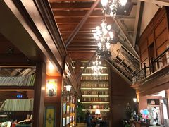 -钟书阁(松江泰晤士小镇店)