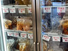 面包甜点陈列柜-传闻来紫菜包饭·打糕(西塔韩百店)