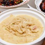 不一样的小炒肉，食材新鲜、服务敲好！ 