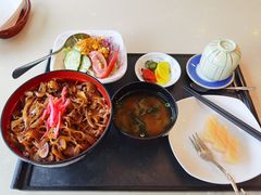 牛肉盖饭-彩葉·樱花屋日本料理(动物园店)