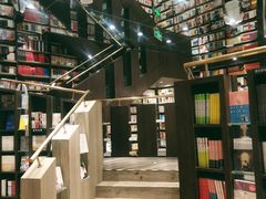 -钟书阁(群光广场店)
