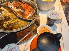 -阿瓦山寨·湘菜现炒·剁椒鱼头王(咸阳总店)