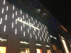 -优衣库(郑州丹尼斯大卫城店)