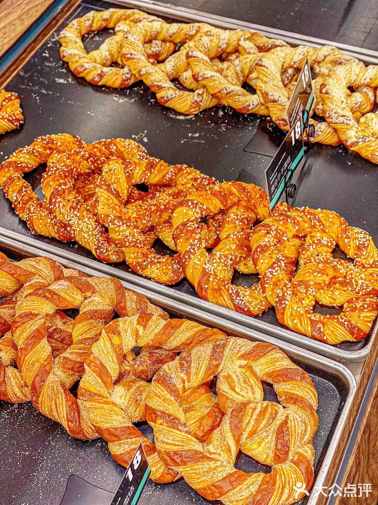 上海超火的面包店揭秘：不雷的面包，美味与创意的完美结合！