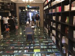 -钟书阁(松江泰晤士小镇店)