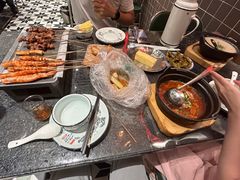-何妹湿辣牛肉·粤式烧烤砂煲(桂雅路店)