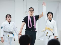 -菠萝格斗巴西柔术训练馆