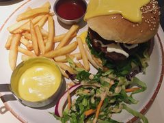 瀑布芝士牛肉汉堡-阿妮叶李(光谷世界城店)