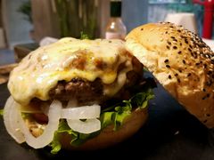 芝士肉酱汉堡-HIGH FIVE哈福手工汉堡(桂林路店)