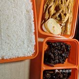 今天的午饭吃得好丰富