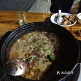 问我闻见没？我说我闻见了，就和老板说老板这有股味道