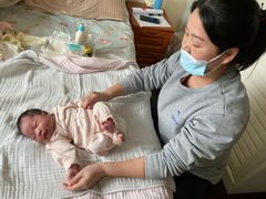 -鲸鱼妈妈月嫂/育婴师定制