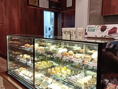 面包甜点陈列柜-星巴克臻选(广州沙面店)