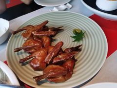 脆皮玻璃乳鸽-馋遇江南·精致湖景雅宴(东方之门店)