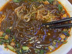 -爆炸头阿姨小四川正宗川味小吃(无任何分店)