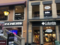 -王府井奥莱临潼小镇(临潼店)