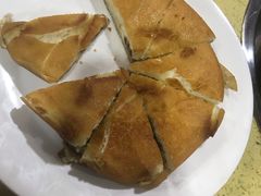 黄金大饼-东巴谷野生菌火锅餐厅