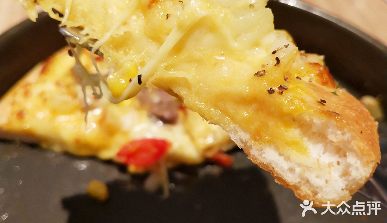 手拍饼底的升级款:必胜客匠心手拍披萨