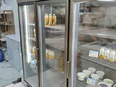 面包甜点陈列柜-白色日记·手作酸奶(麦凯乐店)