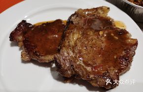 Charcoal-Grilled Lemongrass Beef Ribs