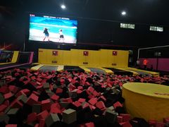 -嘿哟动霸CHUA·新潮玩运动娱乐中心·蹦床滑冰团建乐园