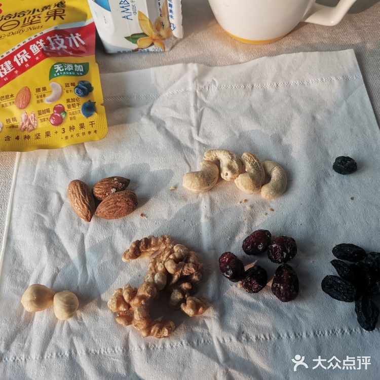 ●洽洽小黄袋每日坚果