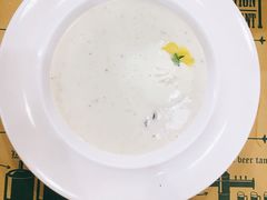 奶油蘑菇汤-马迭尔德式西餐精酿啤酒屋(中央大街店)