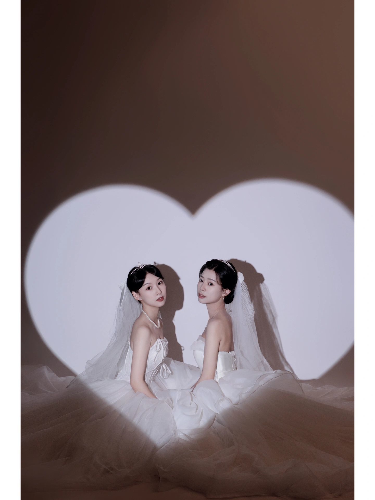 还不快和闺蜜蜜一起来拍
人生第一次的婚纱照
应该和自己的好姐妹